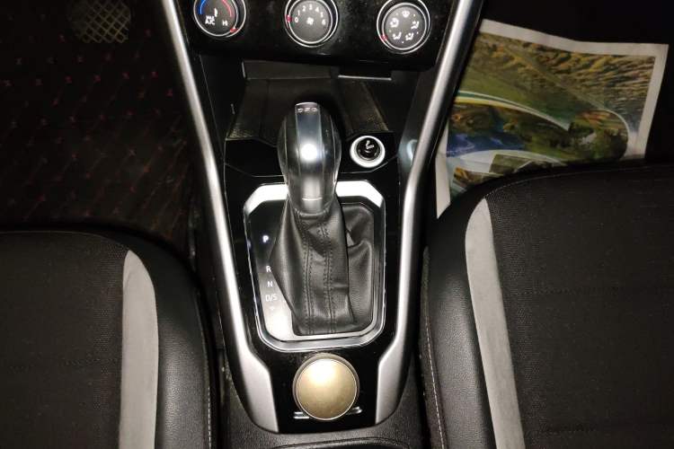 Used Volkswagen T-ROC 2019 230TSI DSG Two-Wheel-Drive Advanced Version China VI Standard
