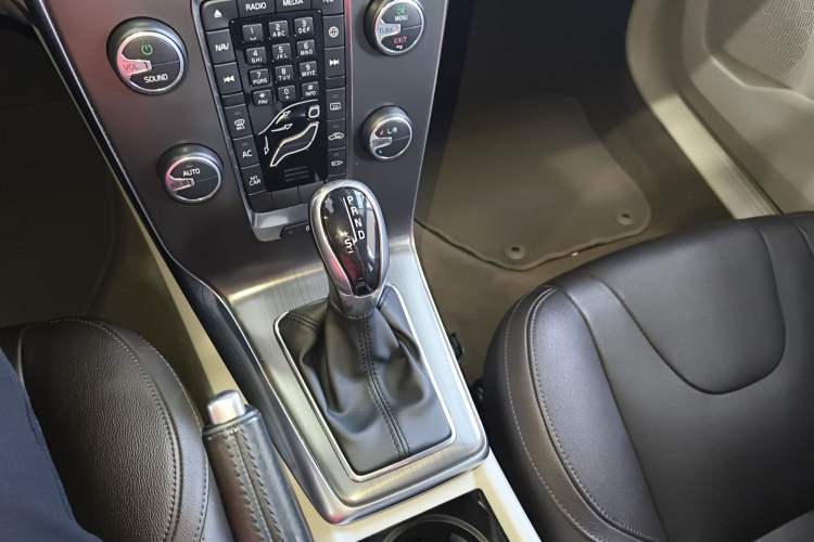 Used Volvo V40 2016 T3 Zhiyi Edition