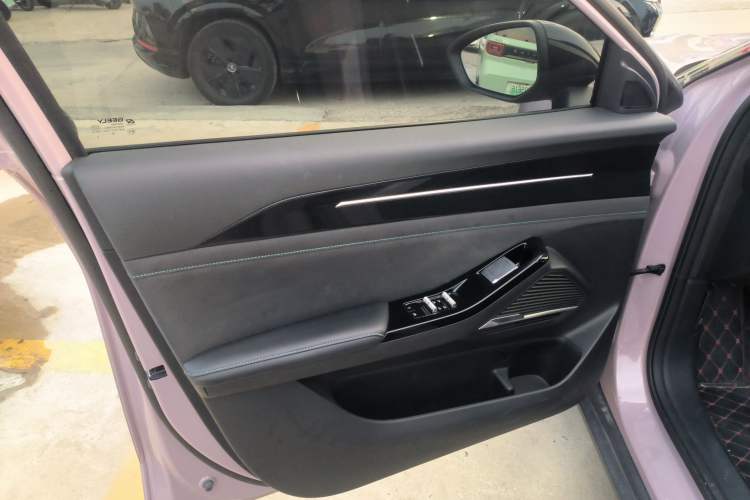 Used  L6 2024 125km Creative Edition
