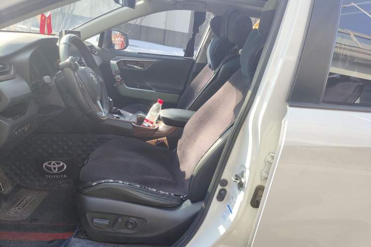 Used Toyota RAV4 2022 2.0L CVT Four-Wheel Drive Premium Edition