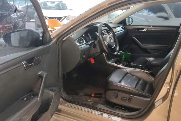 Used Volkswagen Passat 2017 280TSI DSG Luxury Edition
