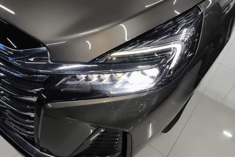 Used Buick GL8 2023 Facelifted Land Cruiser Executive Luxury Version
