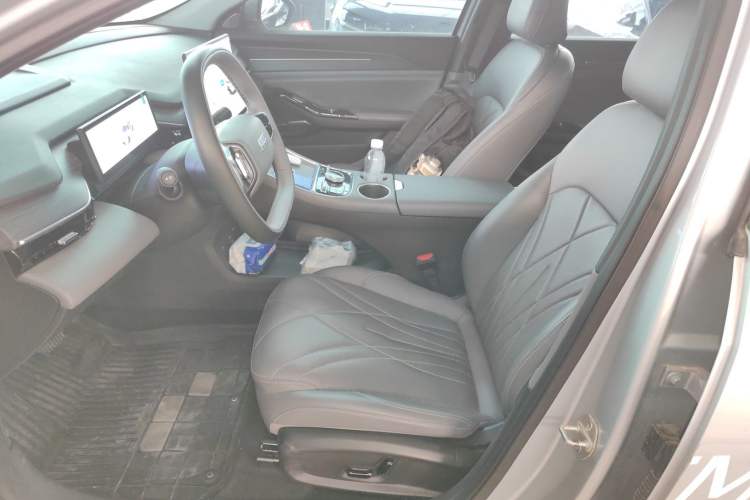 Used  L6 2025 EM-i 140km Starship Edition
