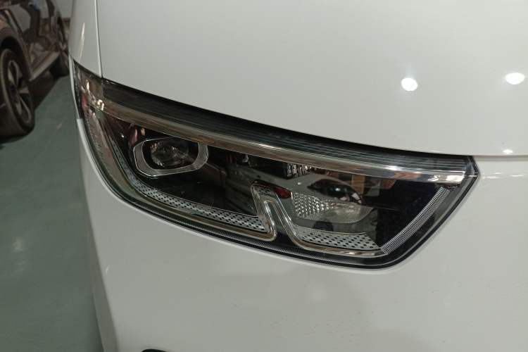 Used Wuling Yangguang 2024 300KM Comfort Version Passenger Van 75kW
