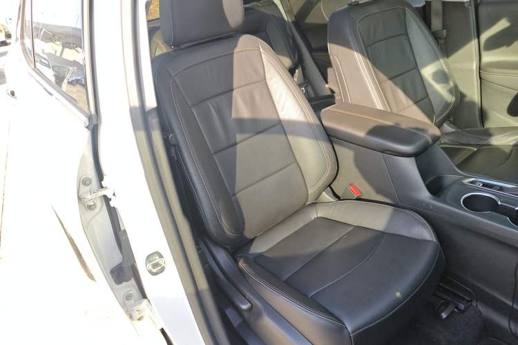 Used Chevrolet Equinox 2019 535T Automatic YuJie Edition China VI
