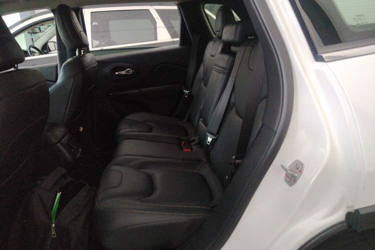 Used  Cherokee 2017 2.0L Superior Edition
