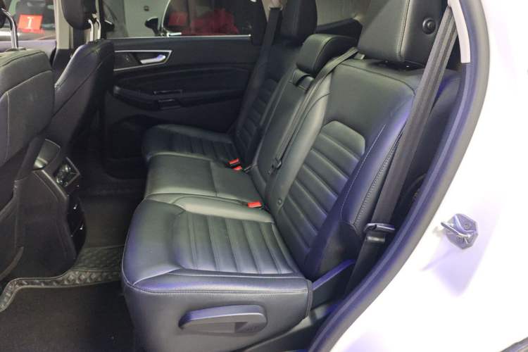 Used Ford Edge 2018 EcoBoost 245 Two-Wheel-Drive Titanium 7-Seater China VI Standard
