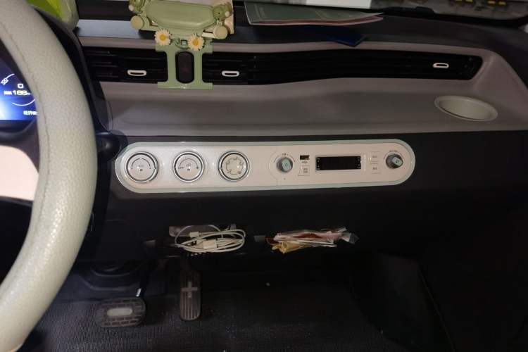 Used Wuling Hongguang MINIEV 2021 Macaron Premium Model – Lithium Iron Phosphate
