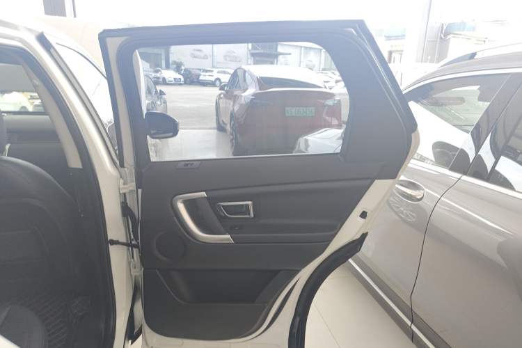 Used Land Rover Discovery Sport 2019 240 PS SE Version China VI Standard
