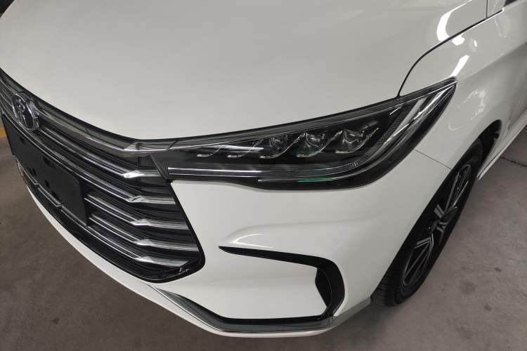 Used BYD Song MAX New Energy 2022 DM-i 105KM Prestige Model
