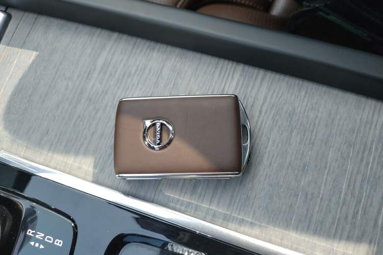 Used Volvo XC60 New Energy 2019 T8 e-Drive Hybrid Prestige Luxury Edition China VI Standard
