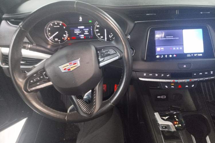 Used Cadillac XT4 2022 28T Two-Wheel-Drive Luxury Version
