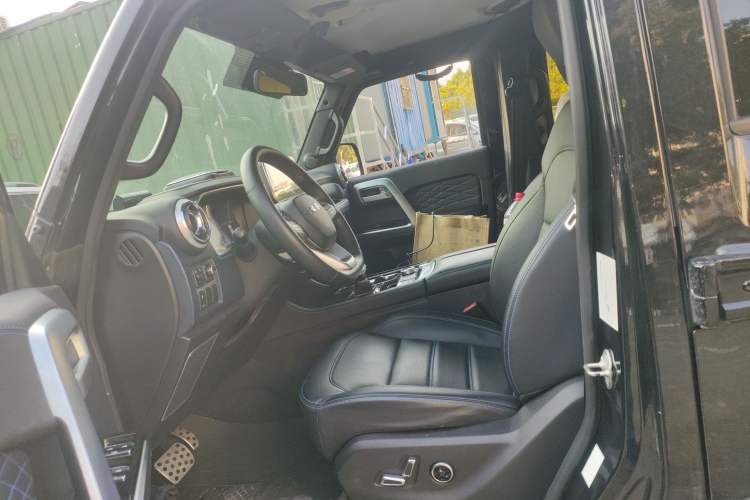 Used  BJ40 2020 2.0T Automatic Four-Wheel Drive Urban Hunter Edition Chivalrous Type
