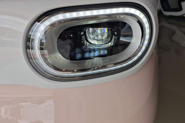 Used Wuling Hongguang MINIEV 2024 3rd Generation 215km Advanced Version
