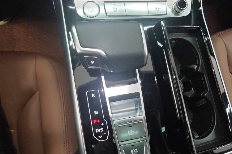 Used Audi Q7 2020 55 TFSI quattro S line sports model
