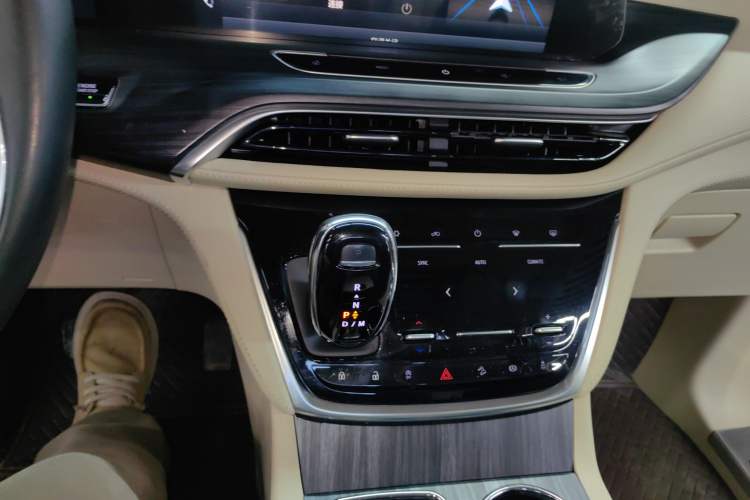 Used Buick GL8 2023 ES Lu Zun Deluxe Model