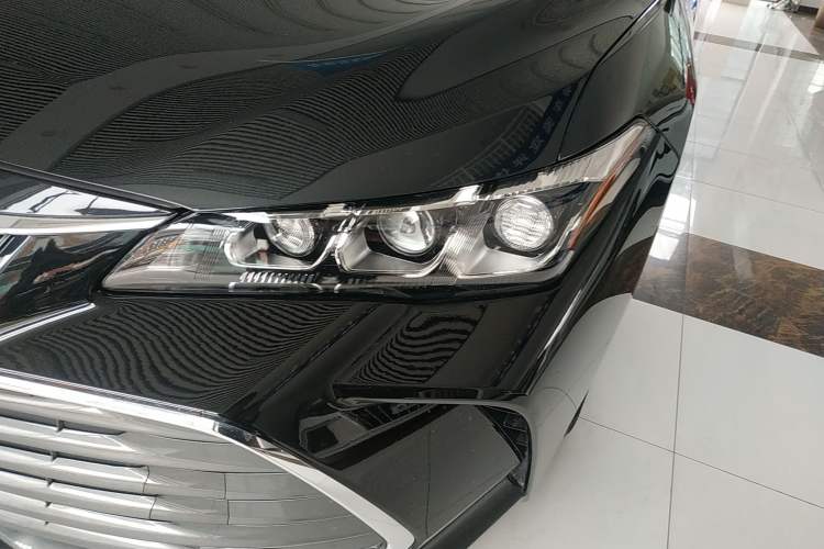 Used Toyota Avalon 2019 Dual-Engine 2.5L Luxury Edition China VI Standard
