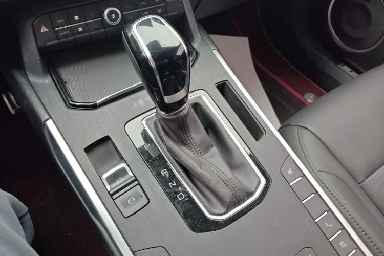 Used Wey VV5 2017 2.0T Ultra-Luxury Version
