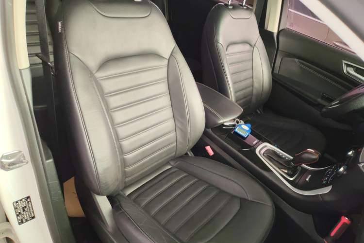 Used Ford Edge 2016 EcoBoost 245 Two-Wheel-Drive Titanium 7-Seater
