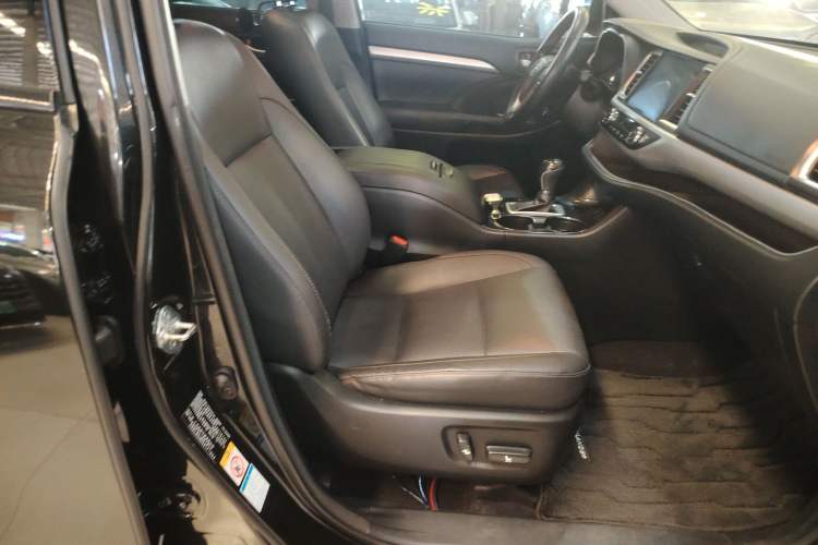 Used Toyota Highlander 2018 2.0T Four-Wheel Drive Prestige Version 7 Seats China V Emission Standard
