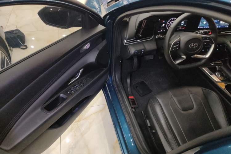 Used Hyundai Elantra 2022 1.5L CVT LUX Prestige Edition
