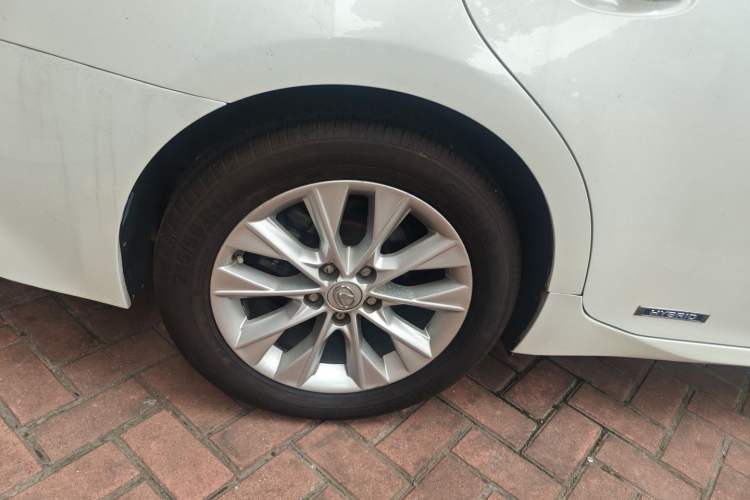 Used Lexus ES 2013 300h Elite Edition
