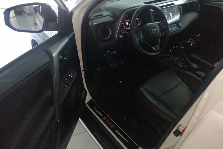 Used Toyota RAV4 2019 2.0L CVT Two-Wheel Drive Fashion X Limited Edition China V Standard