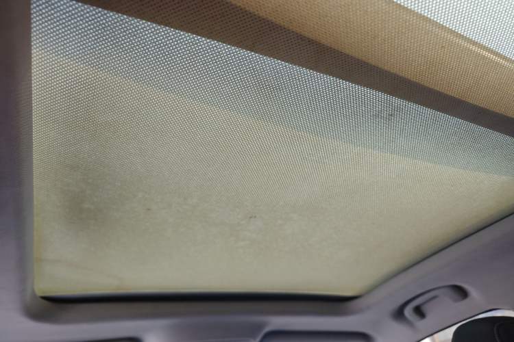 Used Roewe RX5 2016 20T Two-Wheel Drive Automatic Internet Smart Edition
