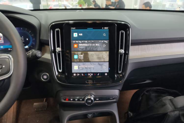 Used Volvo XC40 2024 B4 4x4 Smart Luxury Edition