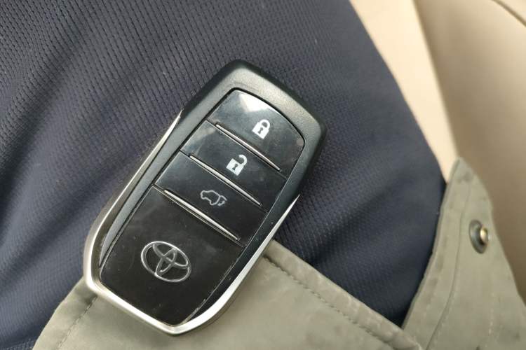 Used Toyota RAV4 2015 2.5L Automatic 4x4 Prestige Edition
