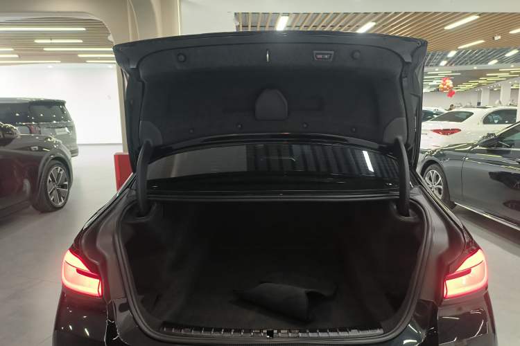 Used BMW 5 Series 2023 Restyled 530Li Leading Edition M Sport Package
