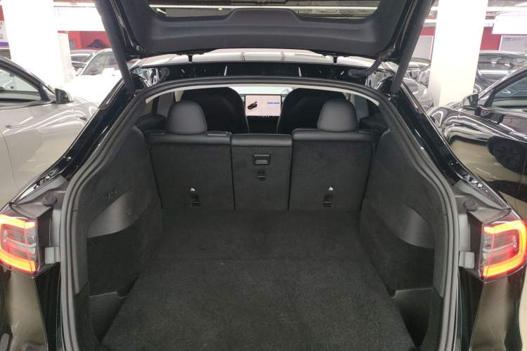 Used Tesla Model Y 2023 Long-Range All-Wheel-Drive Version
