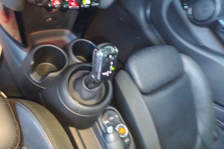 Used  MINI 2019 1.5T COOPER Artist Five-Door Edition
