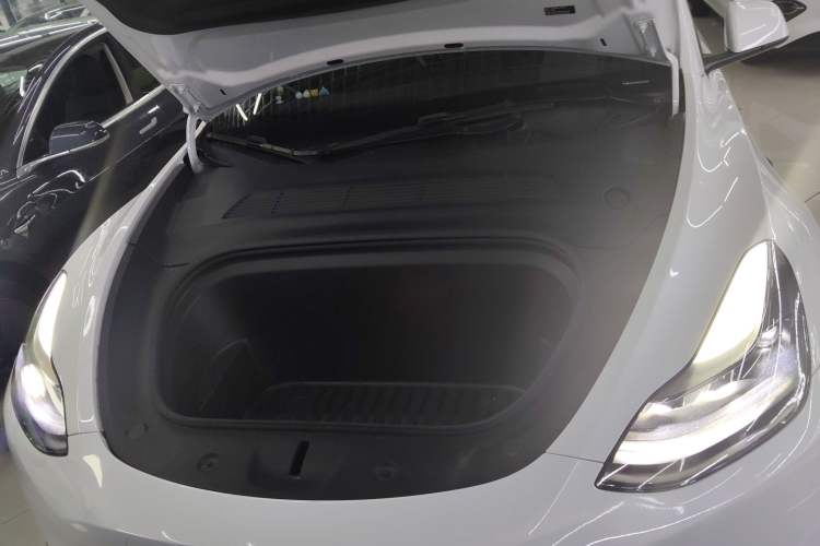 Used Tesla Model Y 2022 Long-Range All-Wheel-Drive Version