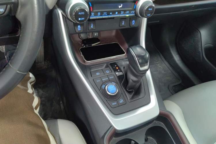 Used Toyota RAV4 2020 2.0L CVT Four-Wheel Drive Prestige Edition
