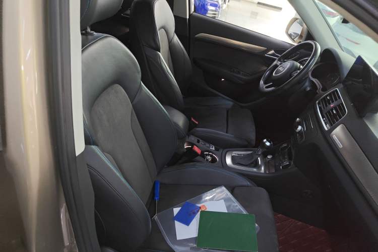 Used Audi Q3 2017 40 TFSI quattro all-wheel-drive sport model
