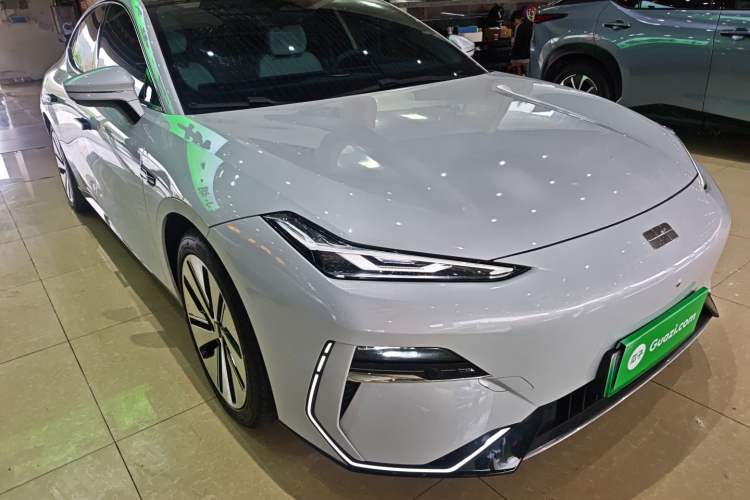 Used Geely Galaxy E8 2024 665 km Range Rear-Drive Starship Long-Range Version
