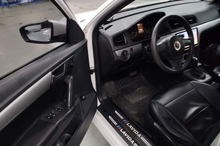 Used Volkswagen Lavida 2013 Revised Classic 1.6L Automatic Fashion Edition
