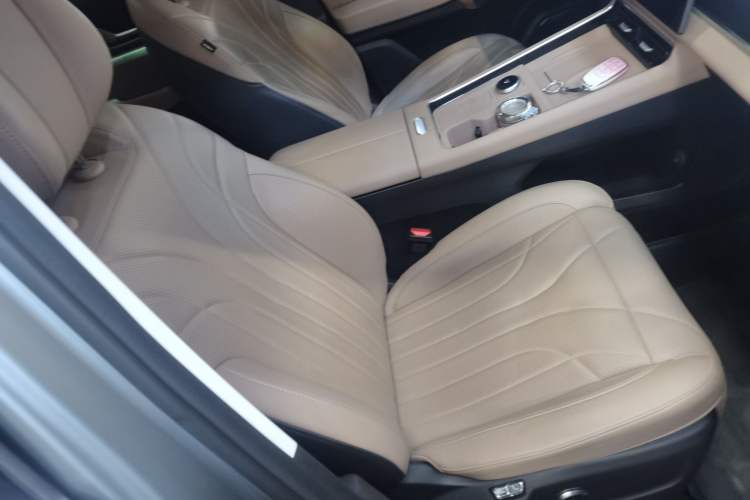 Used Chery Tiggo 8 L 2024 2.0T Two-Wheel Drive Prestige Version 5 Seats