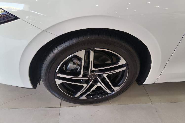 Used Roewe D7 2023 DMH 125km Superior Edition
