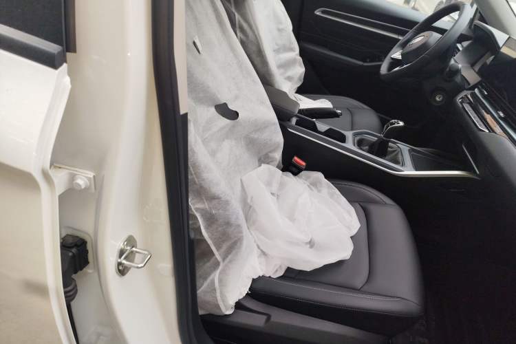 Used Geely Auto Emgrand 2026 Model 4th Generation 4 Millionth Anniversary Edition 1.5L Manual Overdrive Edition
