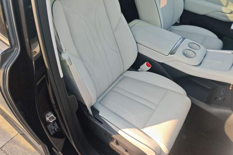 Used XPeng X9 2024 702 Ultra-Long Range Max