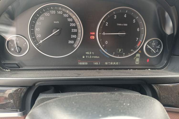 Used BMW 5 Series 2014 525Li Leading Model
