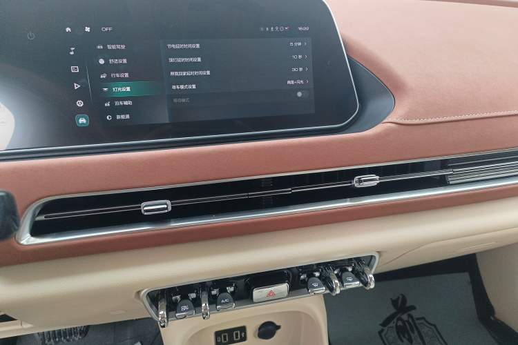 Used ORA Good Cat 2022 Morandi Edition 400km Standard Range Luxury Version Lithium-Ion Battery