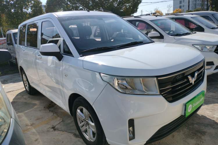 Used Wuling Hongguang PLUS 2019 1.5T Manual Comfort Version 7 Seats
