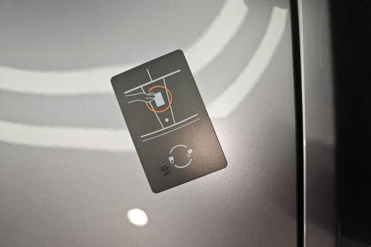 Used Tesla Model Y 2025 Rear-Wheel-Drive Version
