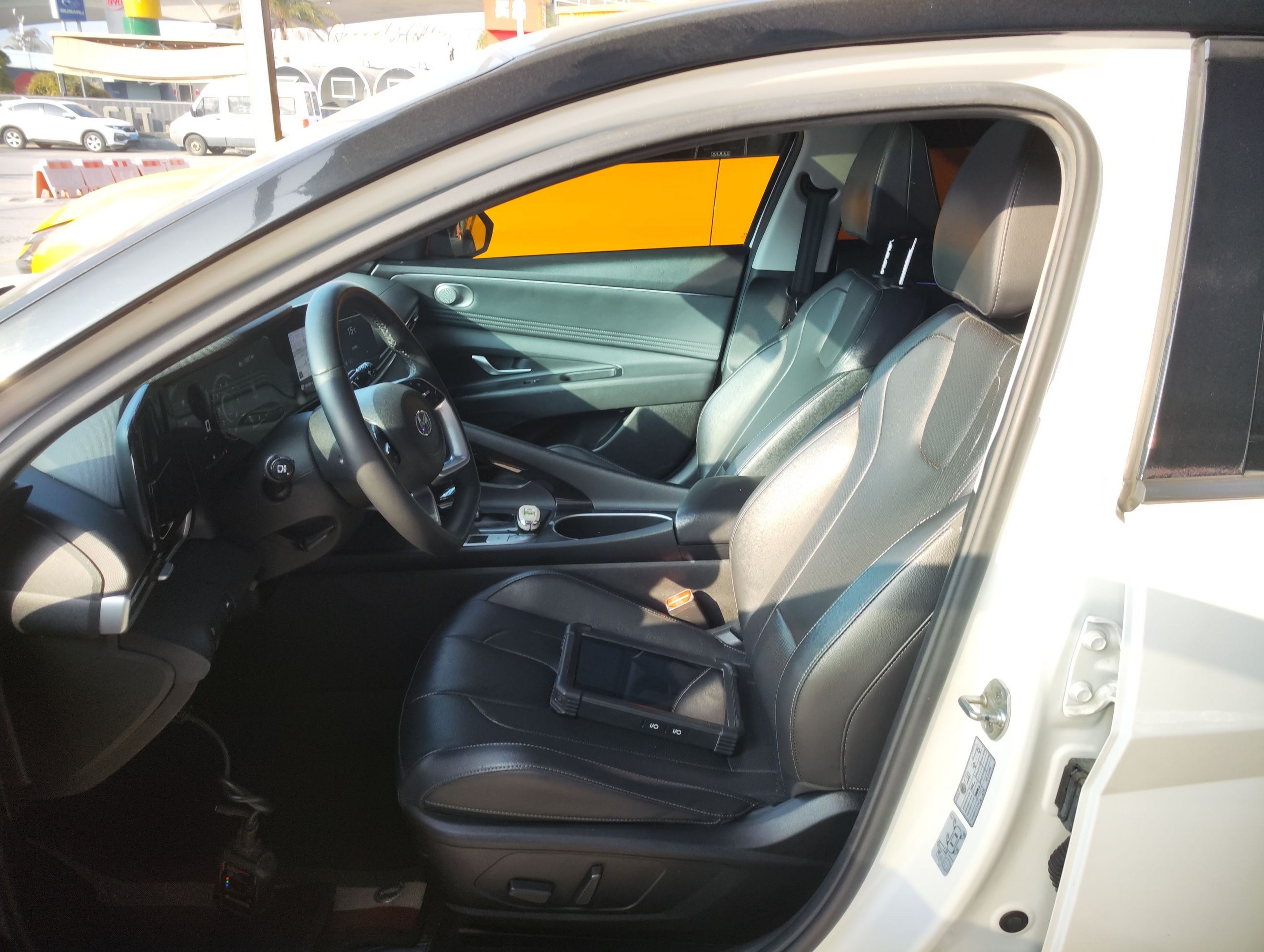 Переднее сиденье в автомобиле