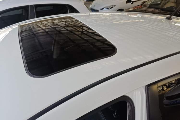 Used Nissan Tiida 2016 1.6L CVT Cool Dynamic Edition