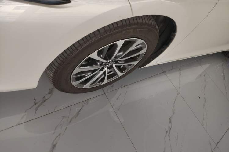 Used Lexus ES 2025 300h Deluxe Edition