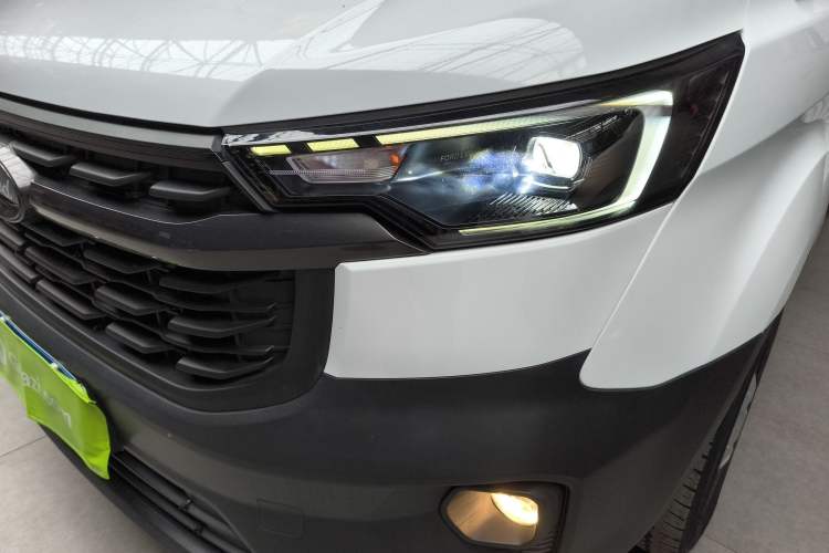 Used Ford Transit 2023 2.0T Gasoline Automatic Multi-Purpose Commercial Vehicle Mid-Drive Low-Roof Design 5/6 Seats